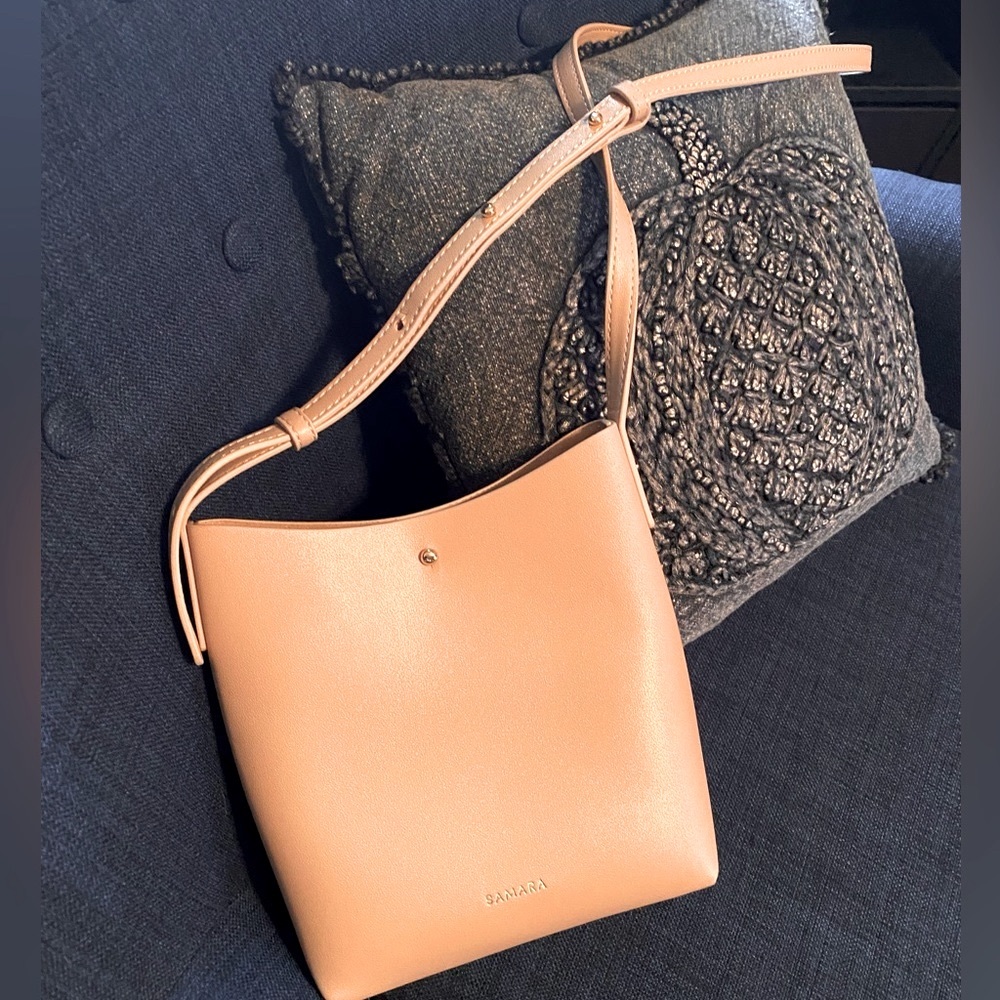 EUC Medium Samara shoulder bag/crossbody - Picture 3 of 11